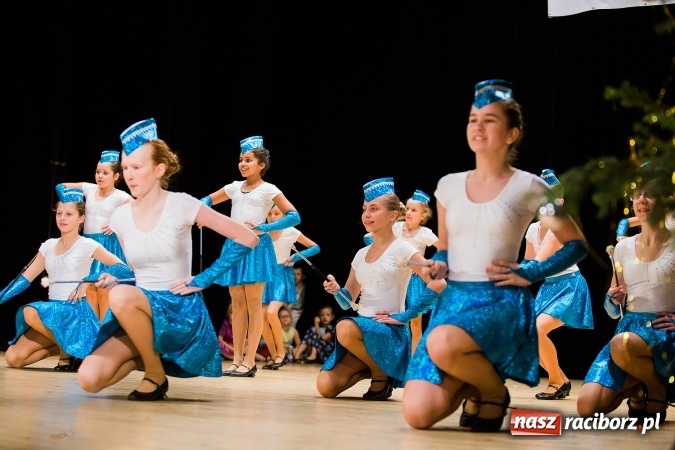 Zdjęcie w galerii na portalu naszraciborz.pl: Zesp&oacute;ł Taneczny Łężczok ma już dwadzieścia lat. Urodziny świętował hucznie podczas gali w Raciborskim Centrum Kultury wiadomości z regionu