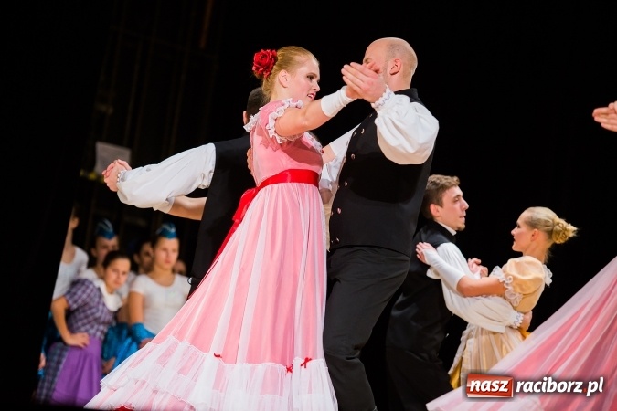 Zdjęcie w galerii na portalu naszraciborz.pl: Zesp&oacute;ł Taneczny Łężczok ma już dwadzieścia lat. Urodziny świętował hucznie podczas gali w Raciborskim Centrum Kultury wiadomości z regionu