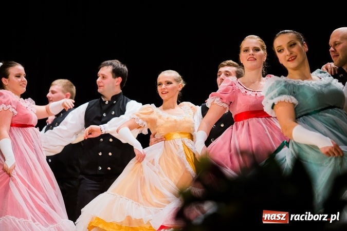 Zdjęcie w galerii na portalu naszraciborz.pl: Zesp&oacute;ł Taneczny Łężczok ma już dwadzieścia lat. Urodziny świętował hucznie podczas gali w Raciborskim Centrum Kultury wiadomości z regionu