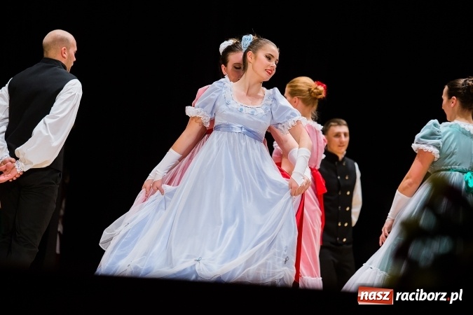 Zdjęcie w galerii na portalu naszraciborz.pl: Zesp&oacute;ł Taneczny Łężczok ma już dwadzieścia lat. Urodziny świętował hucznie podczas gali w Raciborskim Centrum Kultury wiadomości z regionu