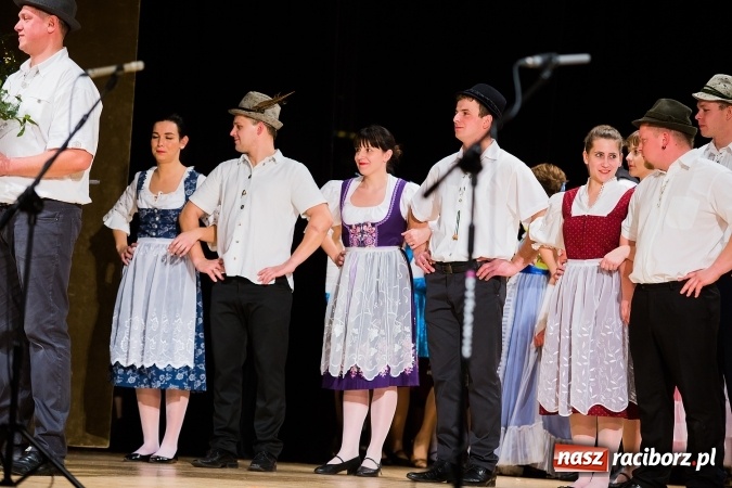 Zdjęcie w galerii na portalu naszraciborz.pl: Zesp&oacute;ł Taneczny Łężczok ma już dwadzieścia lat. Urodziny świętował hucznie podczas gali w Raciborskim Centrum Kultury wiadomości z regionu