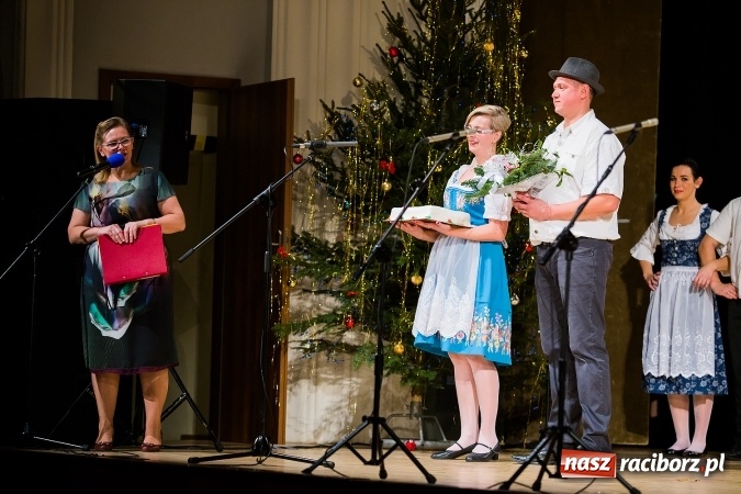 Zdjęcie w galerii na portalu naszraciborz.pl: Zesp&oacute;ł Taneczny Łężczok ma już dwadzieścia lat. Urodziny świętował hucznie podczas gali w Raciborskim Centrum Kultury wiadomości z regionu