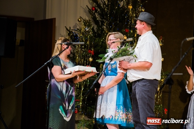 Zdjęcie w galerii na portalu naszraciborz.pl: Zesp&oacute;ł Taneczny Łężczok ma już dwadzieścia lat. Urodziny świętował hucznie podczas gali w Raciborskim Centrum Kultury wiadomości z regionu