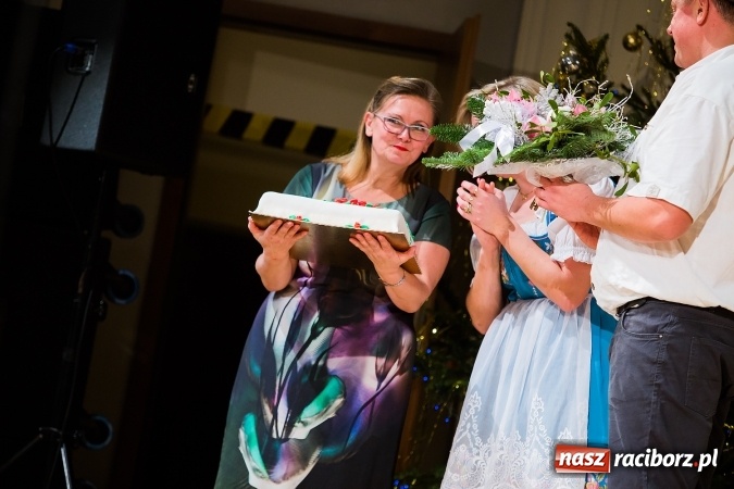 Zdjęcie w galerii na portalu naszraciborz.pl: Zesp&oacute;ł Taneczny Łężczok ma już dwadzieścia lat. Urodziny świętował hucznie podczas gali w Raciborskim Centrum Kultury wiadomości z regionu