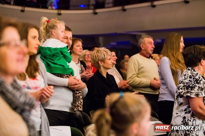 Zdjęcie w galerii na portalu naszraciborz.pl: Zesp&oacute;ł Taneczny Łężczok ma już dwadzieścia lat. Urodziny świętował hucznie podczas gali w Raciborskim Centrum Kultury wiadomości z regionu