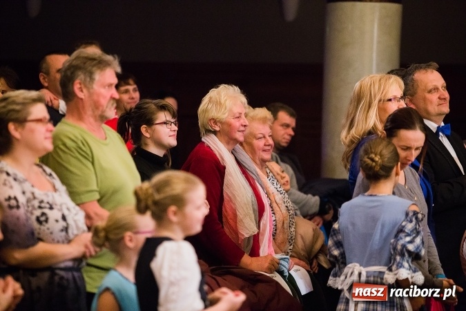 Zdjęcie w galerii na portalu naszraciborz.pl: Zesp&oacute;ł Taneczny Łężczok ma już dwadzieścia lat. Urodziny świętował hucznie podczas gali w Raciborskim Centrum Kultury wiadomości z regionu