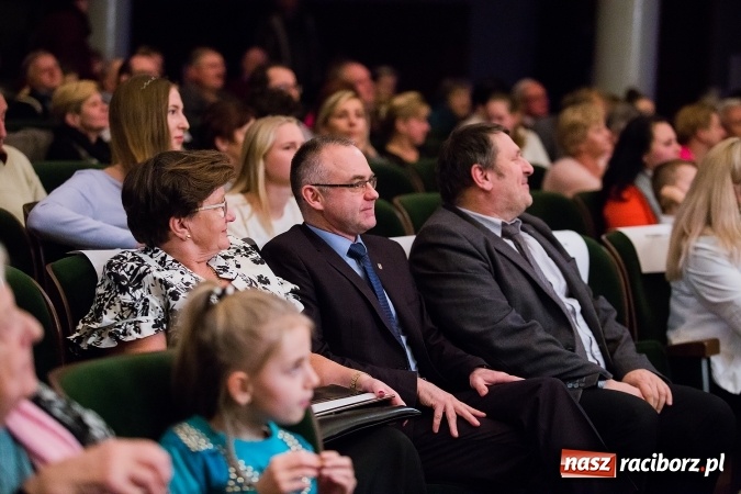 Zdjęcie w galerii na portalu naszraciborz.pl: Zesp&oacute;ł Taneczny Łężczok ma już dwadzieścia lat. Urodziny świętował hucznie podczas gali w Raciborskim Centrum Kultury wiadomości z regionu
