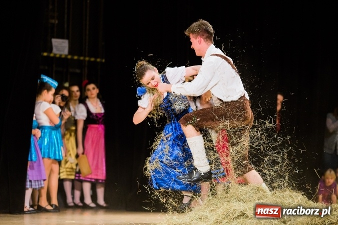 Zdjęcie w galerii na portalu naszraciborz.pl: Zesp&oacute;ł Taneczny Łężczok ma już dwadzieścia lat. Urodziny świętował hucznie podczas gali w Raciborskim Centrum Kultury wiadomości z regionu