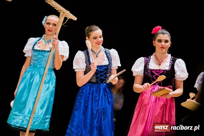 Zdjęcie w galerii na portalu naszraciborz.pl: Zesp&oacute;ł Taneczny Łężczok ma już dwadzieścia lat. Urodziny świętował hucznie podczas gali w Raciborskim Centrum Kultury wiadomości z regionu