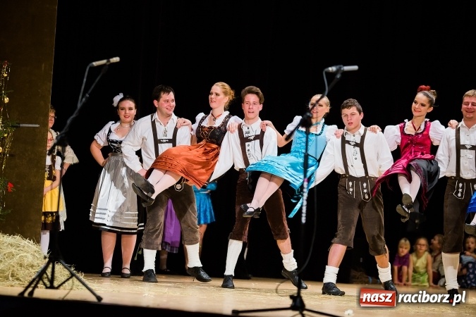 Zdjęcie w galerii na portalu naszraciborz.pl: Zesp&oacute;ł Taneczny Łężczok ma już dwadzieścia lat. Urodziny świętował hucznie podczas gali w Raciborskim Centrum Kultury wiadomości z regionu