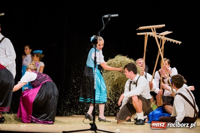 Zdjęcie w galerii na portalu naszraciborz.pl: Zesp&oacute;ł Taneczny Łężczok ma już dwadzieścia lat. Urodziny świętował hucznie podczas gali w Raciborskim Centrum Kultury wiadomości z regionu