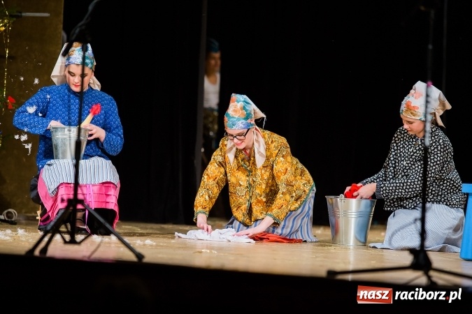 Zdjęcie w galerii na portalu naszraciborz.pl: Zesp&oacute;ł Taneczny Łężczok ma już dwadzieścia lat. Urodziny świętował hucznie podczas gali w Raciborskim Centrum Kultury wiadomości z regionu