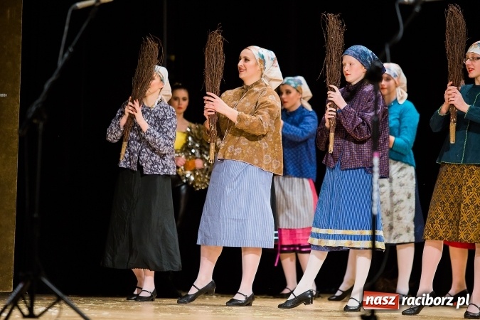 Zdjęcie w galerii na portalu naszraciborz.pl: Zesp&oacute;ł Taneczny Łężczok ma już dwadzieścia lat. Urodziny świętował hucznie podczas gali w Raciborskim Centrum Kultury wiadomości z regionu