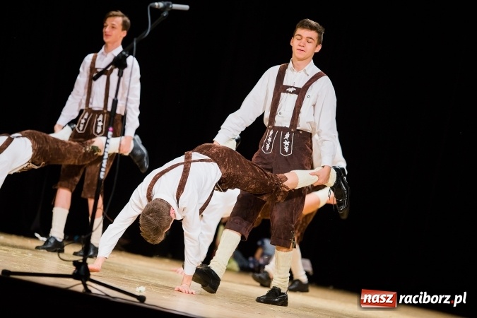Zdjęcie w galerii na portalu naszraciborz.pl: Zesp&oacute;ł Taneczny Łężczok ma już dwadzieścia lat. Urodziny świętował hucznie podczas gali w Raciborskim Centrum Kultury wiadomości z regionu