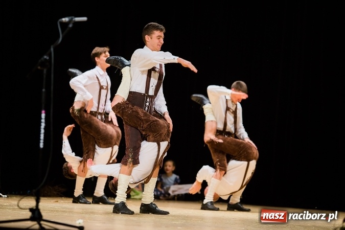 Zdjęcie w galerii na portalu naszraciborz.pl: Zesp&oacute;ł Taneczny Łężczok ma już dwadzieścia lat. Urodziny świętował hucznie podczas gali w Raciborskim Centrum Kultury wiadomości z regionu