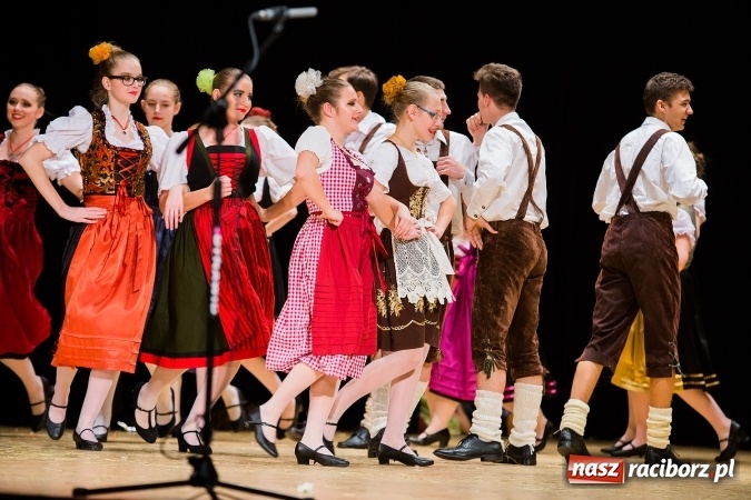 Zdjęcie w galerii na portalu naszraciborz.pl: Zesp&oacute;ł Taneczny Łężczok ma już dwadzieścia lat. Urodziny świętował hucznie podczas gali w Raciborskim Centrum Kultury wiadomości z regionu
