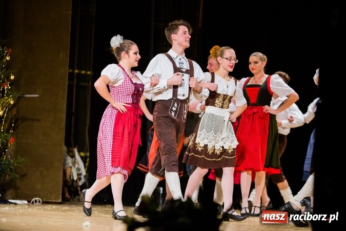 Zdjęcie w galerii na portalu naszraciborz.pl: Zesp&oacute;ł Taneczny Łężczok ma już dwadzieścia lat. Urodziny świętował hucznie podczas gali w Raciborskim Centrum Kultury wiadomości z regionu