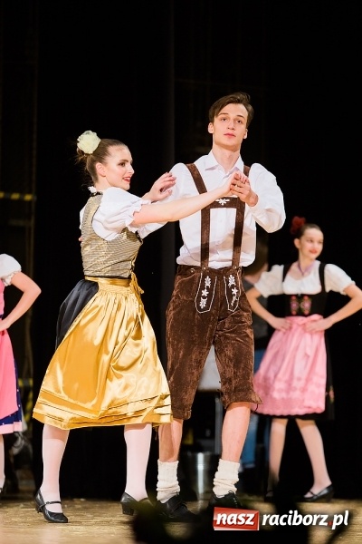 Zdjęcie w galerii na portalu naszraciborz.pl: Zesp&oacute;ł Taneczny Łężczok ma już dwadzieścia lat. Urodziny świętował hucznie podczas gali w Raciborskim Centrum Kultury wiadomości z regionu