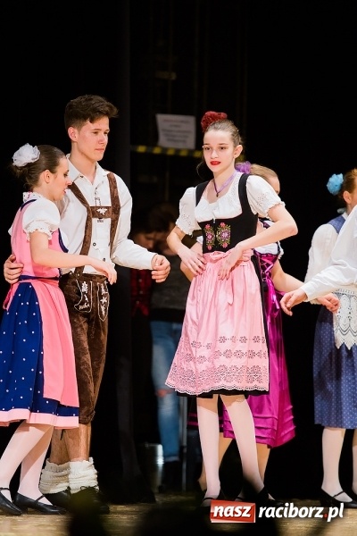 Zdjęcie w galerii na portalu naszraciborz.pl: Zesp&oacute;ł Taneczny Łężczok ma już dwadzieścia lat. Urodziny świętował hucznie podczas gali w Raciborskim Centrum Kultury wiadomości z regionu