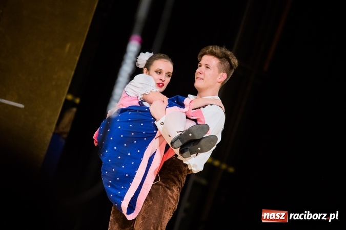 Zdjęcie w galerii na portalu naszraciborz.pl: Zesp&oacute;ł Taneczny Łężczok ma już dwadzieścia lat. Urodziny świętował hucznie podczas gali w Raciborskim Centrum Kultury wiadomości z regionu