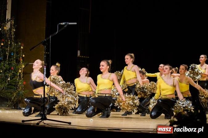 Zdjęcie w galerii na portalu naszraciborz.pl: Zesp&oacute;ł Taneczny Łężczok ma już dwadzieścia lat. Urodziny świętował hucznie podczas gali w Raciborskim Centrum Kultury wiadomości z regionu