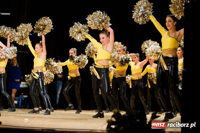 Zdjęcie w galerii na portalu naszraciborz.pl: Zesp&oacute;ł Taneczny Łężczok ma już dwadzieścia lat. Urodziny świętował hucznie podczas gali w Raciborskim Centrum Kultury wiadomości z regionu