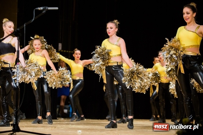 Zdjęcie w galerii na portalu naszraciborz.pl: Zesp&oacute;ł Taneczny Łężczok ma już dwadzieścia lat. Urodziny świętował hucznie podczas gali w Raciborskim Centrum Kultury wiadomości z regionu