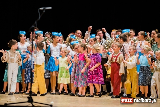 Zdjęcie w galerii na portalu naszraciborz.pl: Zesp&oacute;ł Taneczny Łężczok ma już dwadzieścia lat. Urodziny świętował hucznie podczas gali w Raciborskim Centrum Kultury wiadomości z regionu