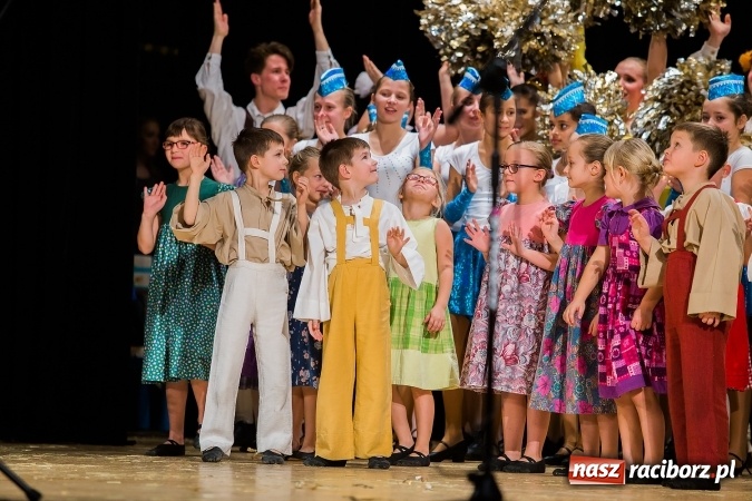 Zdjęcie w galerii na portalu naszraciborz.pl: Zesp&oacute;ł Taneczny Łężczok ma już dwadzieścia lat. Urodziny świętował hucznie podczas gali w Raciborskim Centrum Kultury wiadomości z regionu