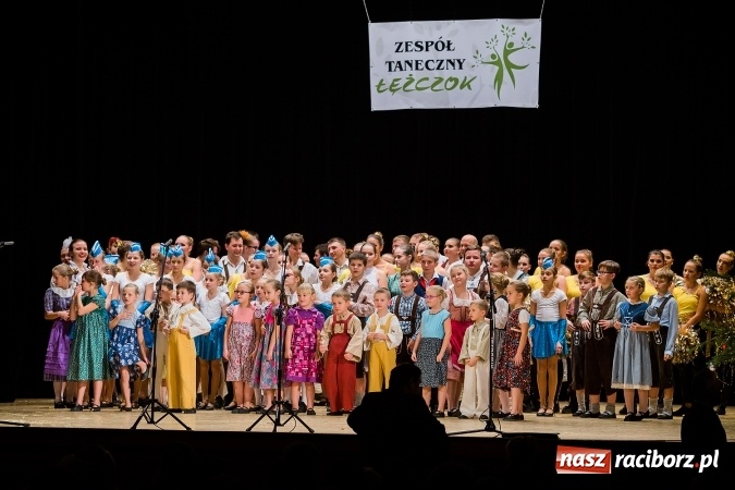 Zdjęcie w galerii na portalu naszraciborz.pl: Zesp&oacute;ł Taneczny Łężczok ma już dwadzieścia lat. Urodziny świętował hucznie podczas gali w Raciborskim Centrum Kultury wiadomości z regionu