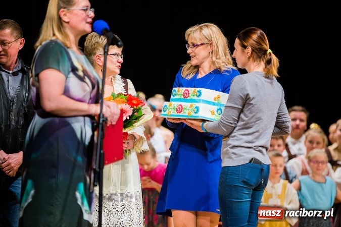 Zdjęcie w galerii na portalu naszraciborz.pl: Zesp&oacute;ł Taneczny Łężczok ma już dwadzieścia lat. Urodziny świętował hucznie podczas gali w Raciborskim Centrum Kultury wiadomości z regionu