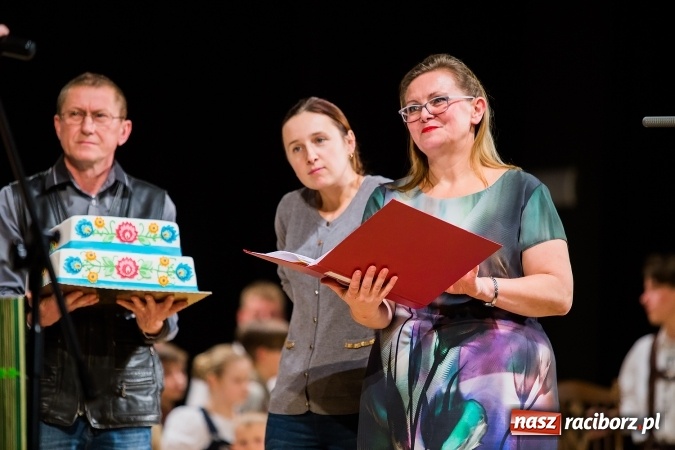 Zdjęcie w galerii na portalu naszraciborz.pl: Zesp&oacute;ł Taneczny Łężczok ma już dwadzieścia lat. Urodziny świętował hucznie podczas gali w Raciborskim Centrum Kultury wiadomości z regionu