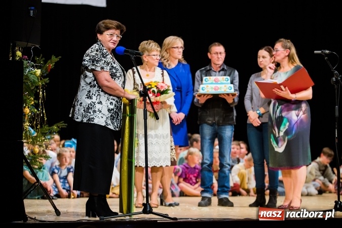 Zdjęcie w galerii na portalu naszraciborz.pl: Zesp&oacute;ł Taneczny Łężczok ma już dwadzieścia lat. Urodziny świętował hucznie podczas gali w Raciborskim Centrum Kultury wiadomości z regionu