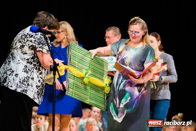 Zdjęcie w galerii na portalu naszraciborz.pl: Zesp&oacute;ł Taneczny Łężczok ma już dwadzieścia lat. Urodziny świętował hucznie podczas gali w Raciborskim Centrum Kultury wiadomości z regionu