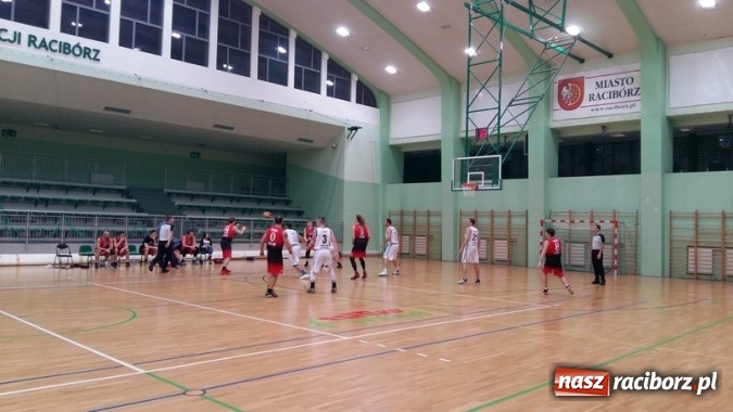 Zdjęcie w galerii na portalu naszraciborz.pl: Koszykówka. Zabrakło łutu szczęścia i 1 punktu  wiadomości z regionu