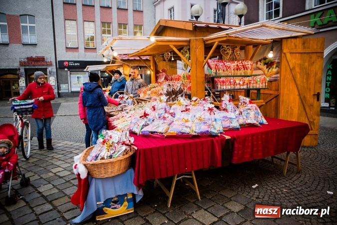 Zdjęcie w galerii na portalu naszraciborz.pl: Z wizytą na raciborskim jarmarku bożonarodzeniowym FOTO wiadomości z regionu