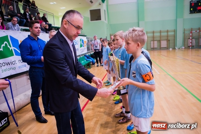 Zdjęcie w galerii na portalu naszraciborz.pl: Unia Racibórz z Pucharem Starosty Raciborskiego wiadomości z regionu
