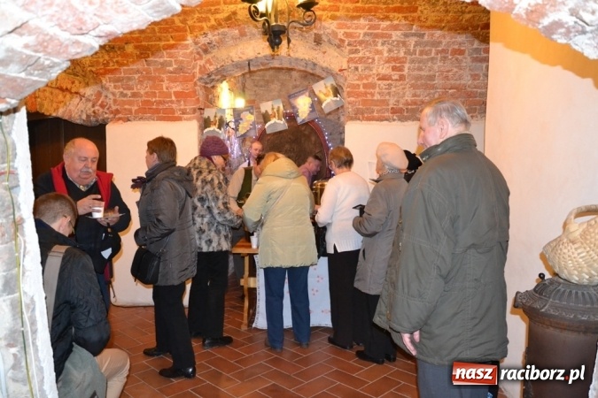 Zdjęcie w galerii na portalu naszraciborz.pl: Jarmark w Starym Opactwie przyciąga tłumy!  wiadomości z regionu