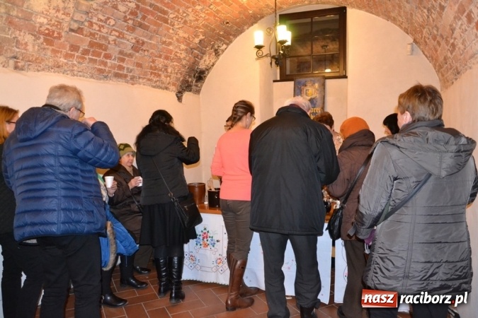 Zdjęcie w galerii na portalu naszraciborz.pl: Jarmark w Starym Opactwie przyciąga tłumy!  wiadomości z regionu