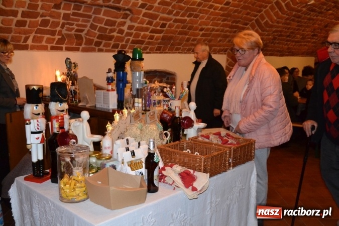 Zdjęcie w galerii na portalu naszraciborz.pl: Jarmark w Starym Opactwie przyciąga tłumy!  wiadomości z regionu