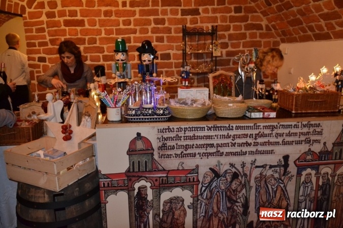 Zdjęcie w galerii na portalu naszraciborz.pl: Jarmark w Starym Opactwie przyciąga tłumy!  wiadomości z regionu