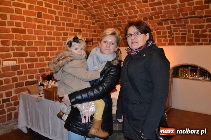 Zdjęcie w galerii na portalu naszraciborz.pl: Jarmark w Starym Opactwie przyciąga tłumy!  wiadomości z regionu