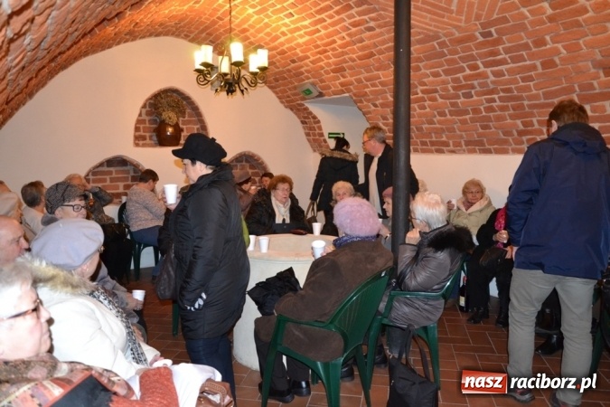 Zdjęcie w galerii na portalu naszraciborz.pl: Jarmark w Starym Opactwie przyciąga tłumy!  wiadomości z regionu