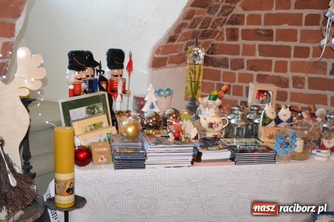 Zdjęcie w galerii na portalu naszraciborz.pl: Jarmark w Starym Opactwie przyciąga tłumy!  wiadomości z regionu