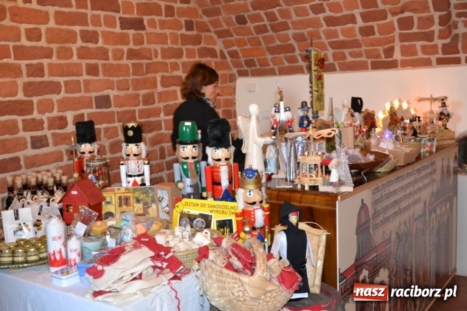 Zdjęcie w galerii na portalu naszraciborz.pl: Jarmark w Starym Opactwie przyciąga tłumy!  wiadomości z regionu