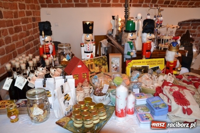 Zdjęcie w galerii na portalu naszraciborz.pl: Jarmark w Starym Opactwie przyciąga tłumy!  wiadomości z regionu