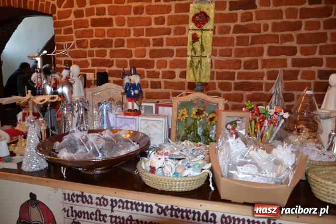 Zdjęcie w galerii na portalu naszraciborz.pl: Jarmark w Starym Opactwie przyciąga tłumy!  wiadomości z regionu