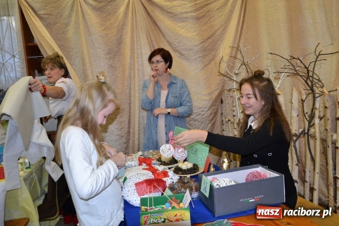 Zdjęcie w galerii na portalu naszraciborz.pl: Chałupki i zimowy jarmark na granicy wiadomości z regionu