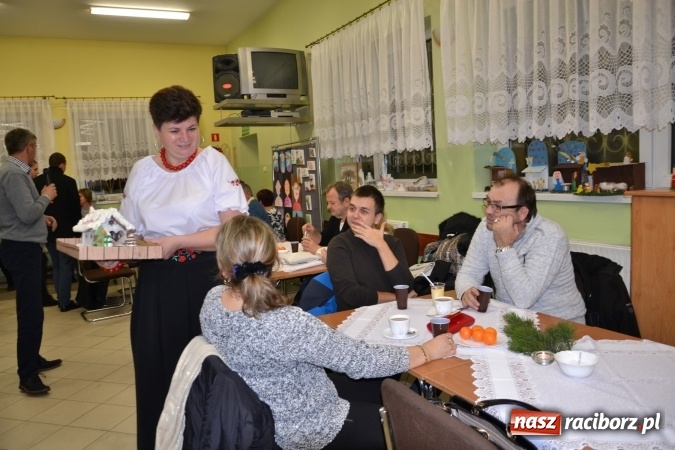 Zdjęcie w galerii na portalu naszraciborz.pl: Chałupki i zimowy jarmark na granicy wiadomości z regionu