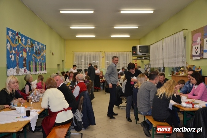 Zdjęcie w galerii na portalu naszraciborz.pl: Chałupki i zimowy jarmark na granicy wiadomości z regionu